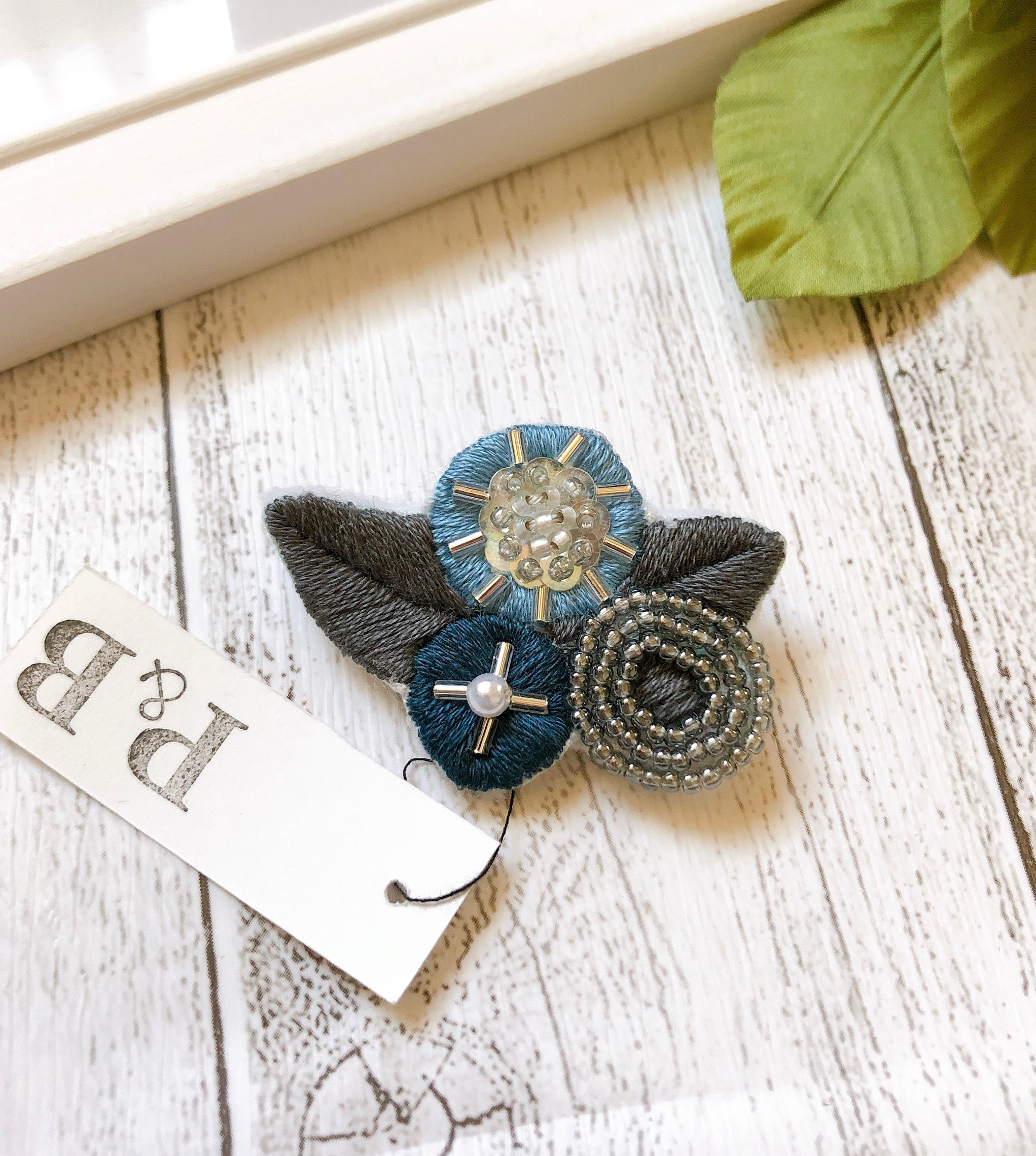 刺繍 COSMO ボタニカル刺しゅう No.92901すずらんのブローチ