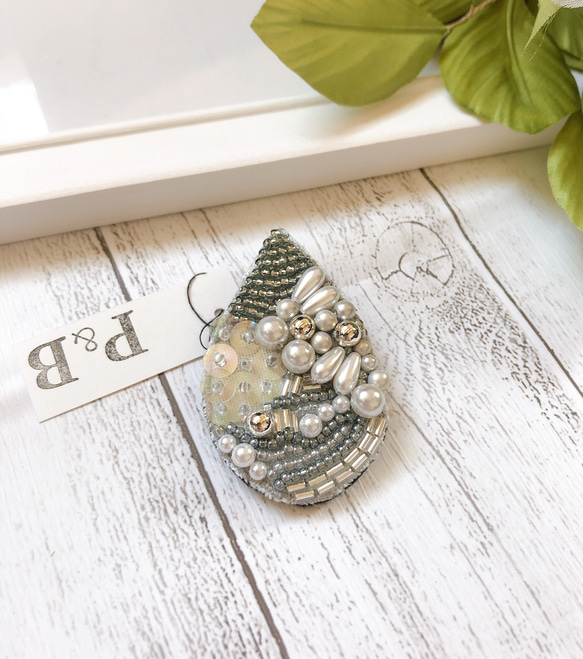 専用ページ ビーズブローチ ビーズ刺繍 アクセサリー 楽天市場】【楽天ランキング1位受賞！】ビーズ刺繍ジュエリー