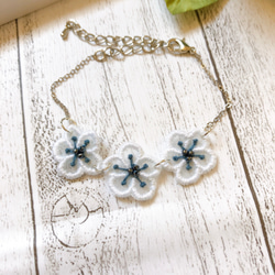 白花のオーガンジー刺繍ブレスレット 1枚目の画像