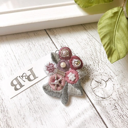 ピンク丸花とパールのビーズ刺繍ミニブローチ ブローチ P＆B 通販