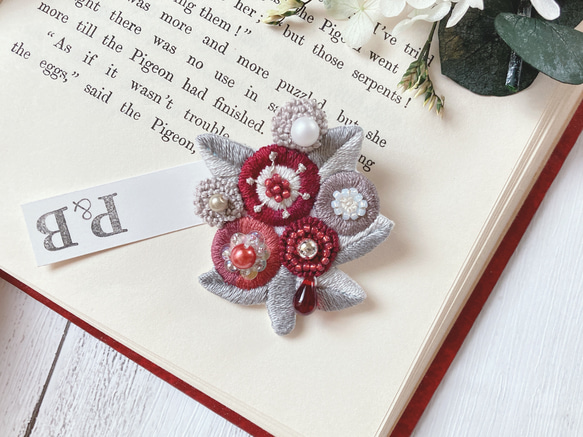 1点物】深みred丸花Flower ビーズ刺繍ブローチ ブローチ P＆B 通販 