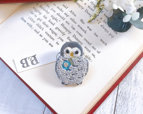 フクロウ ビーズ刺繍ブローチNO.8 フクロウ ビーズ刺繍ブローチNO.8