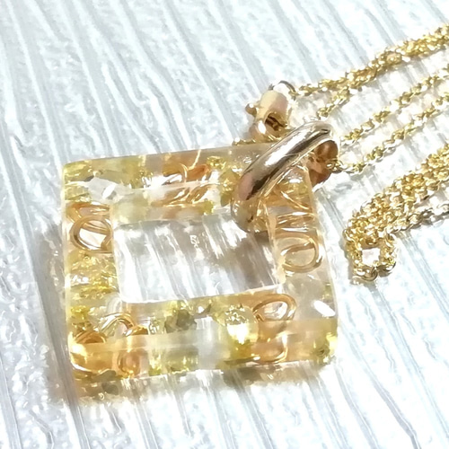 SH045 クリスタル 四角20mm フレーム オルゴナイト ペンダント