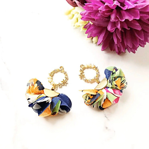 シフォンフラワータッセルピアス／イヤリング ピアス（フック  
