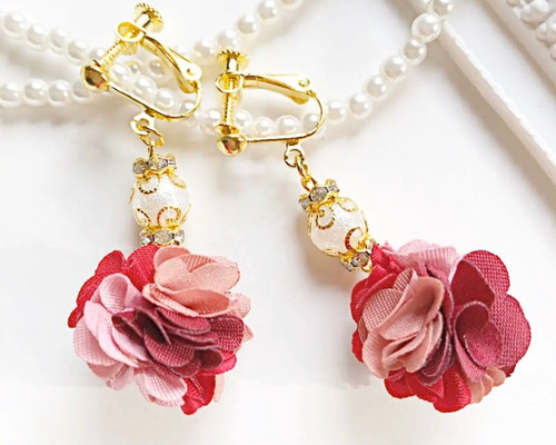 立体フラワーイヤリング イヤリング・ノンホールピアス Camel.738 通販