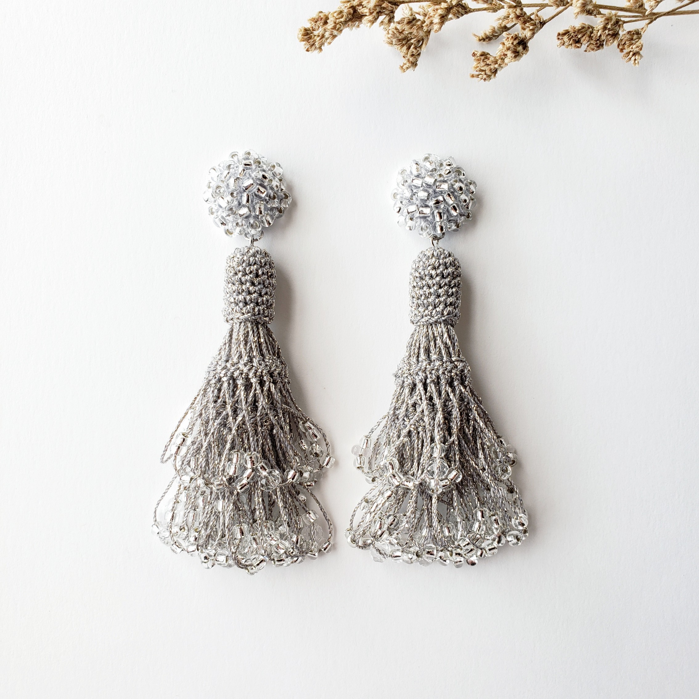 2段ラメレースタッセル　丸イヤリングorピアス(シルバー)No.21-0804