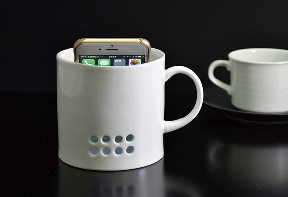 スマートフォンスピーカー　白　磁器製　電源不要　スマホカップ　インテリア　高音質 マグカップ型　アウトドア　陶器 1枚目の画像