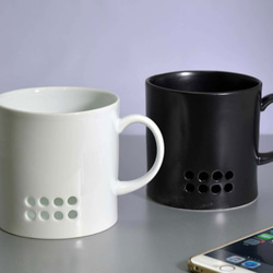 スマートフォンスピーカー　黒　磁器製　電源不要　スマホカップ　インテリア　高音質 マグカップ型　アウトドア　陶器 2枚目の画像