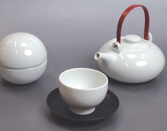 土瓶　急須（平土瓶）赤　モダンデザイン　新茶　母の日　プレゼント　陶器　磁器　食器　茶器　おしゃれ 1枚目の画像