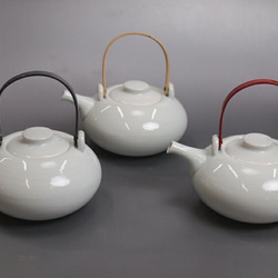 土瓶　急須（平土瓶）赤　モダンデザイン　新茶　母の日　プレゼント　陶器　磁器　食器　茶器　おしゃれ 2枚目の画像