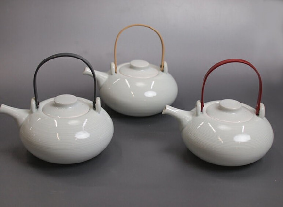 土瓶　急須（平土瓶）赤　モダンデザイン　新茶　母の日　プレゼント　陶器　磁器　食器　茶器　おしゃれ 2枚目の画像