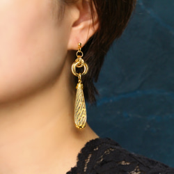 USAヴィンテージパーツのピアス・クリア×ゴールドラインドロップ 2枚目の画像