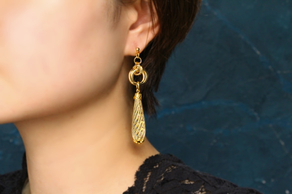 USAヴィンテージパーツのピアス・クリア×ゴールドラインドロップ 2枚目の画像