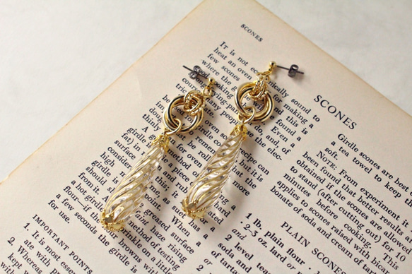 USAヴィンテージパーツのピアス・クリア×ゴールドラインドロップ 3枚目の画像