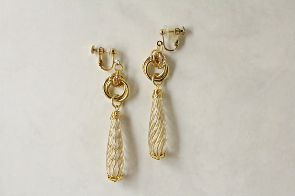 USAヴィンテージパーツのピアス・クリア×ゴールドラインドロップ 5枚目の画像