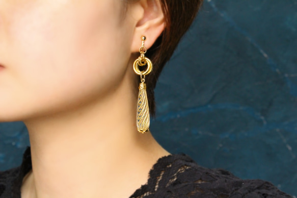 USAヴィンテージパーツのイヤリング・クリア×ゴールドラインドロップ 2枚目の画像