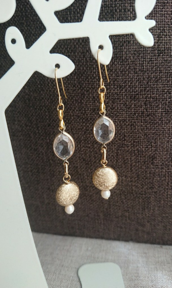 French Chic style “clear&gold”揺らめきピアス 2枚目の画像