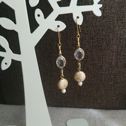 French Chic style “clear&gold”揺らめきピアス 3枚目の画像