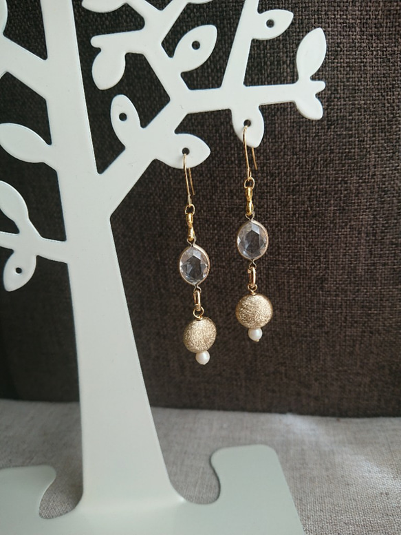 French Chic style “clear&gold”揺らめきピアス 3枚目の画像