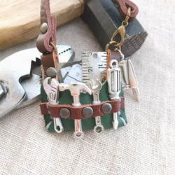 古布バッグとミニチュアバッグチャーム7セット　ハンドメイド グリーン】ミニチュア工具セット 大工さん DIY 革 バッグチャーム