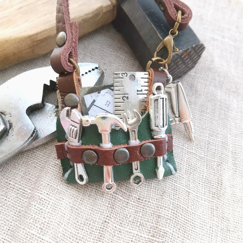 グリーン】ミニチュア工具セット 大工さん DIY 革 バッグチャーム