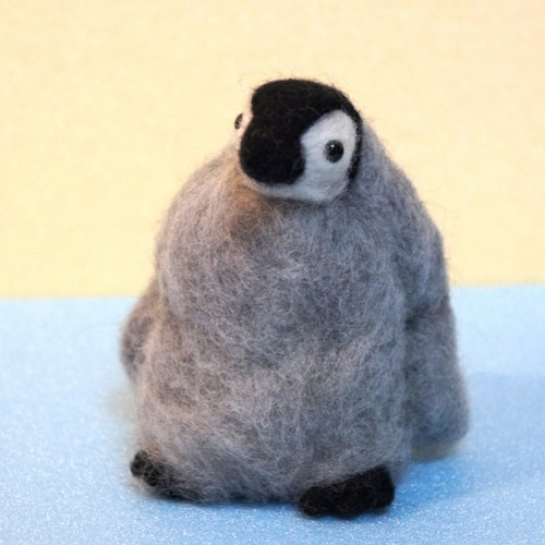 かわいい 皇帝ペンギンのヒナ 羊毛フェルト 羊毛フェルト みーつ