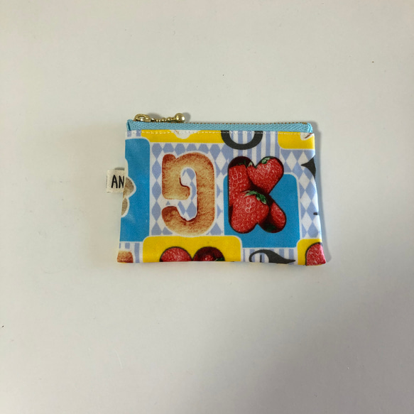 【送料無料】ぺったんこカードケース（ボールチェーン付き） 1枚目の画像
