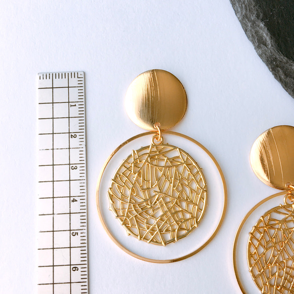 送料無料♡ 大ぶり　ゴールド 透かし フープ ピアス /イヤリング サージカルステンレスピアス　　入学式　ウェディング 4枚目の画像