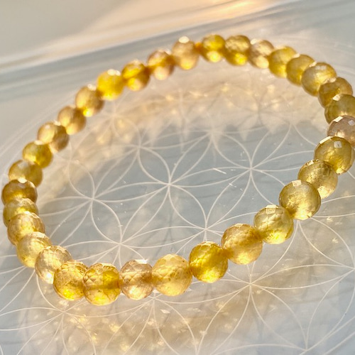 プクラジストーン（イエローサファイア）＊ミラーボールカット