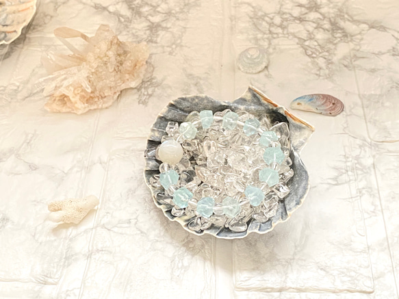 天然の貝のお皿と水晶さざれで天然石ブレスレットの浄化：浄化セットA（イタヤガイと浄化用さざれ） 1枚目の画像