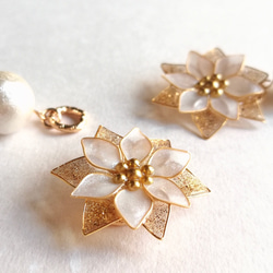 Christmas flower pierced earring 第4張的照片