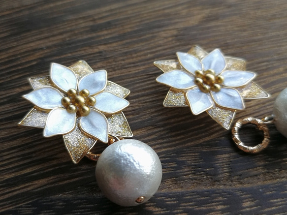 Christmas flower pierced earring 第5張的照片