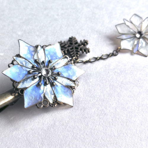 Frozen＊Fractal ⁂ 雪の結晶❄️かんざし風ヘアクリップ ヘアクリップ