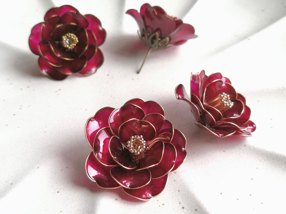 Tsubaki blossom ( Camillia Japonica ) --  pierced earring 第3張的照片