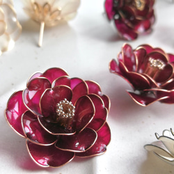 Tsubaki blossom ( Camillia Japonica ) --  pierced earring 第9張的照片