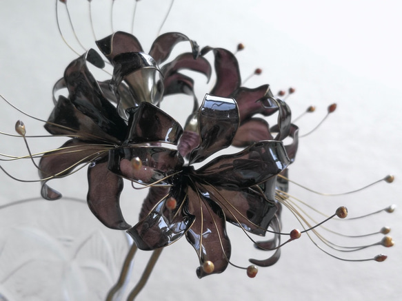 【漆黒】金箔・飾り結び選べる　彼岸花と黒揚羽蝶のかんざし 3枚目の画像