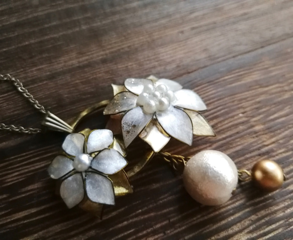 Christmas flower’s wreath — Pendant necklace 第1張的照片