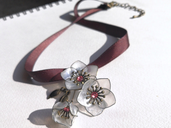 White Christmas Roses ❄️ Choker necklace 第3張的照片