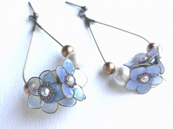 The  Nemophila bouquet— clip earrings / pierced earrings 第2張的照片