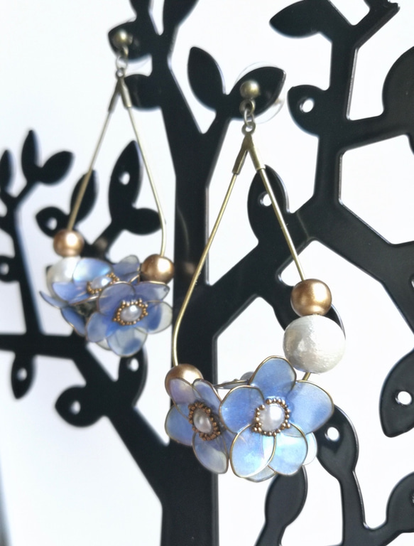 The  Nemophila bouquet— clip earrings / pierced earrings 第4張的照片