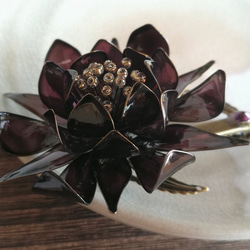 Moonlight beauty “ Dark shadow “ hair clip 第6張的照片