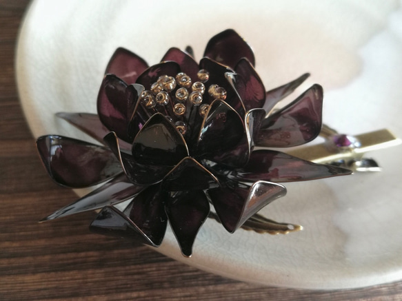 Moonlight beauty “ Dark shadow “ hair clip 第6張的照片