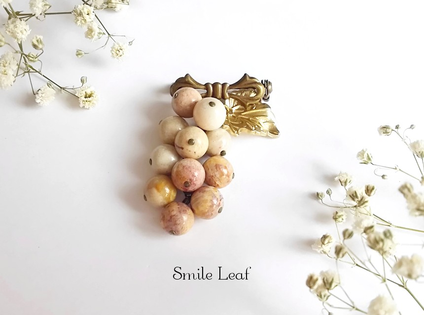 フォシルコーラルの葡萄ブローチ