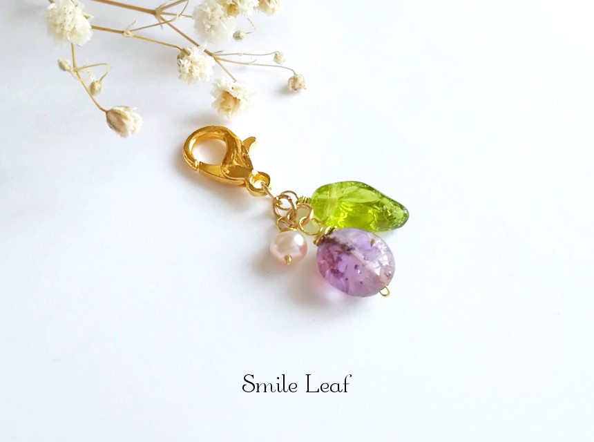 大人かわいい♡フラワービーズとアメジストのチャーム たかい