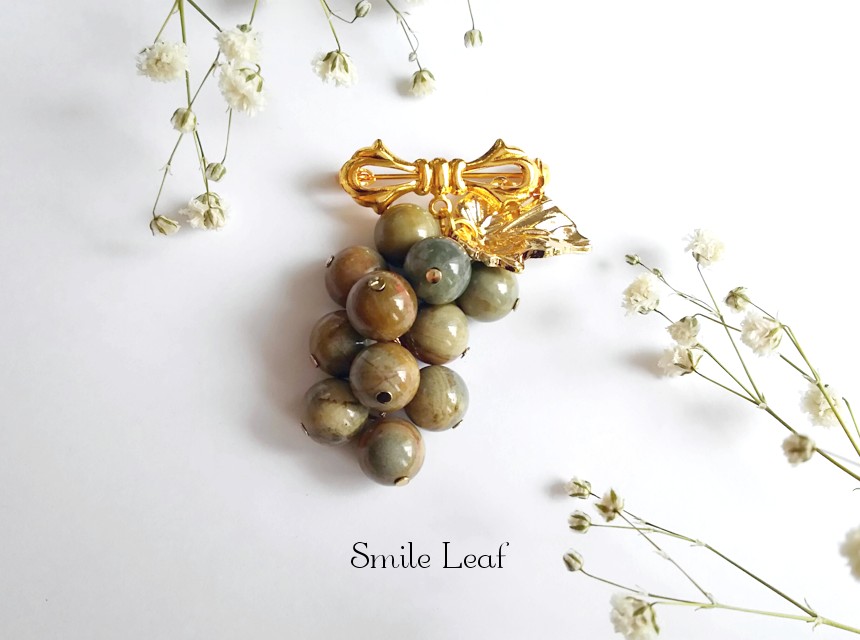 インフィナイトの葡萄ブローチ