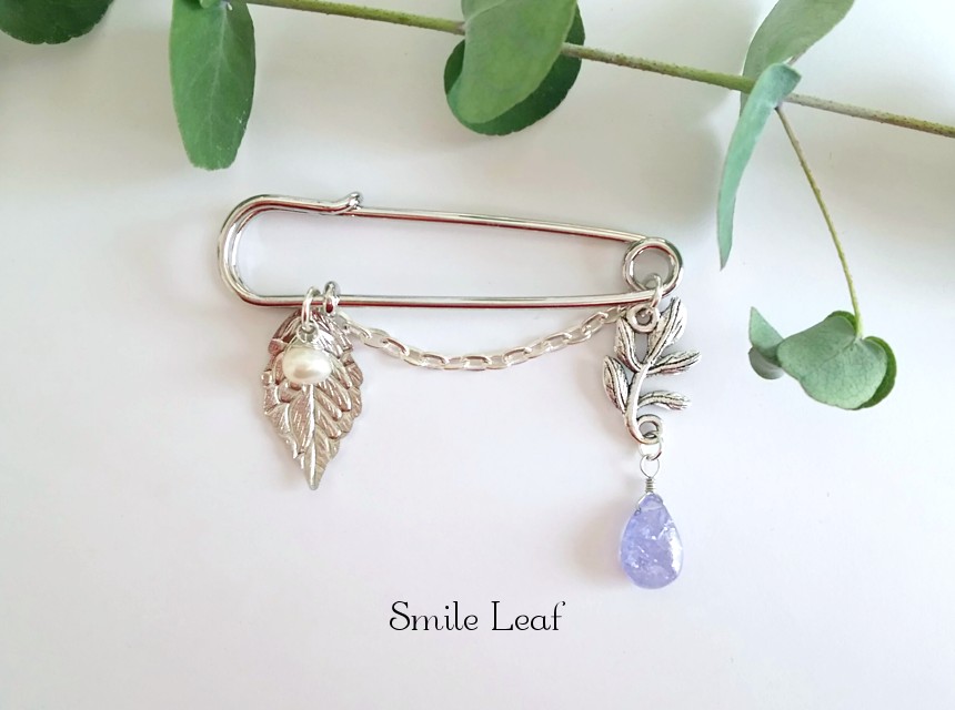 タンザナイトと淡水パールのアンティーク風ブローチ