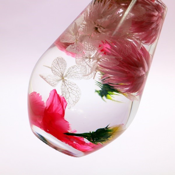 フラワーハーバリウム 　可憐なピンクの乙女アレンジ　 ディアドロップガラスボトル　記念日　母の日ギフト 3枚目の画像