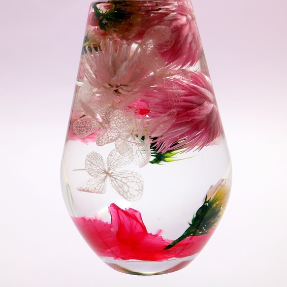 フラワーハーバリウム 　可憐なピンクの乙女アレンジ　 ディアドロップガラスボトル　記念日　母の日ギフト 4枚目の画像