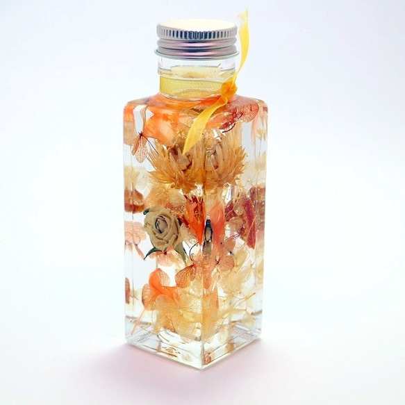 フラワーハーバリウム 　四角瓶オレンンジデイジーアレンジ 　　花母の日　記念日　母の日ギフト 1枚目の画像