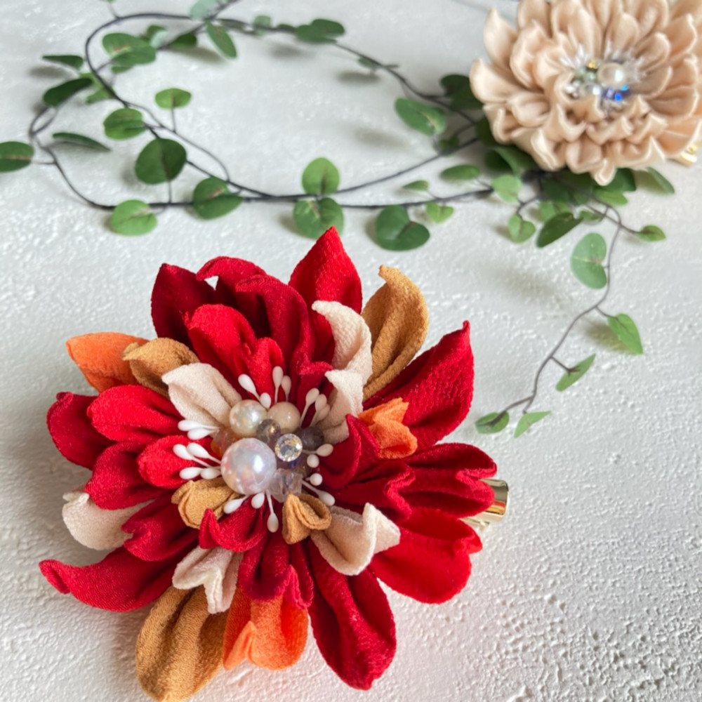 成人式・卒業式　和装髪飾り　大菊朱赤系 ブローチにも